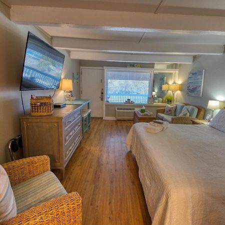 Waterway View Studio 2 W/ Pool, 1 Mile To Wrightsville Beach ウィルミントン エクステリア 写真