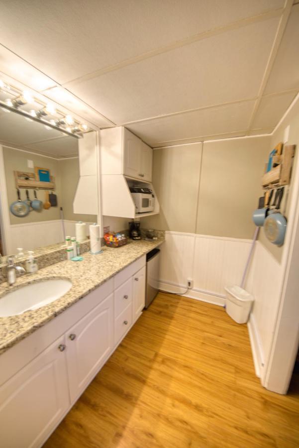 Waterway View Studio 2 W/ Pool, 1 Mile To Wrightsville Beach ウィルミントン エクステリア 写真