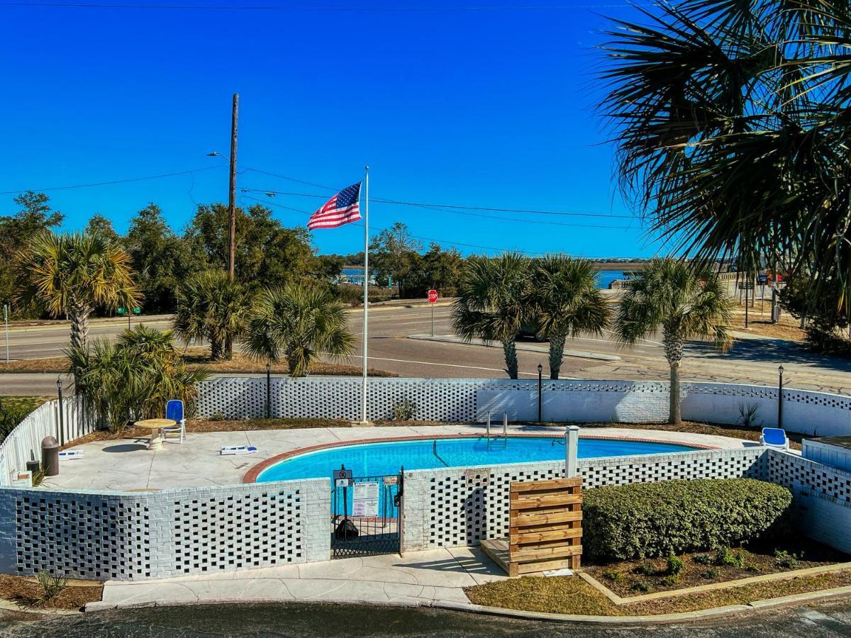 Waterway View Studio 2 W/ Pool, 1 Mile To Wrightsville Beach ウィルミントン エクステリア 写真