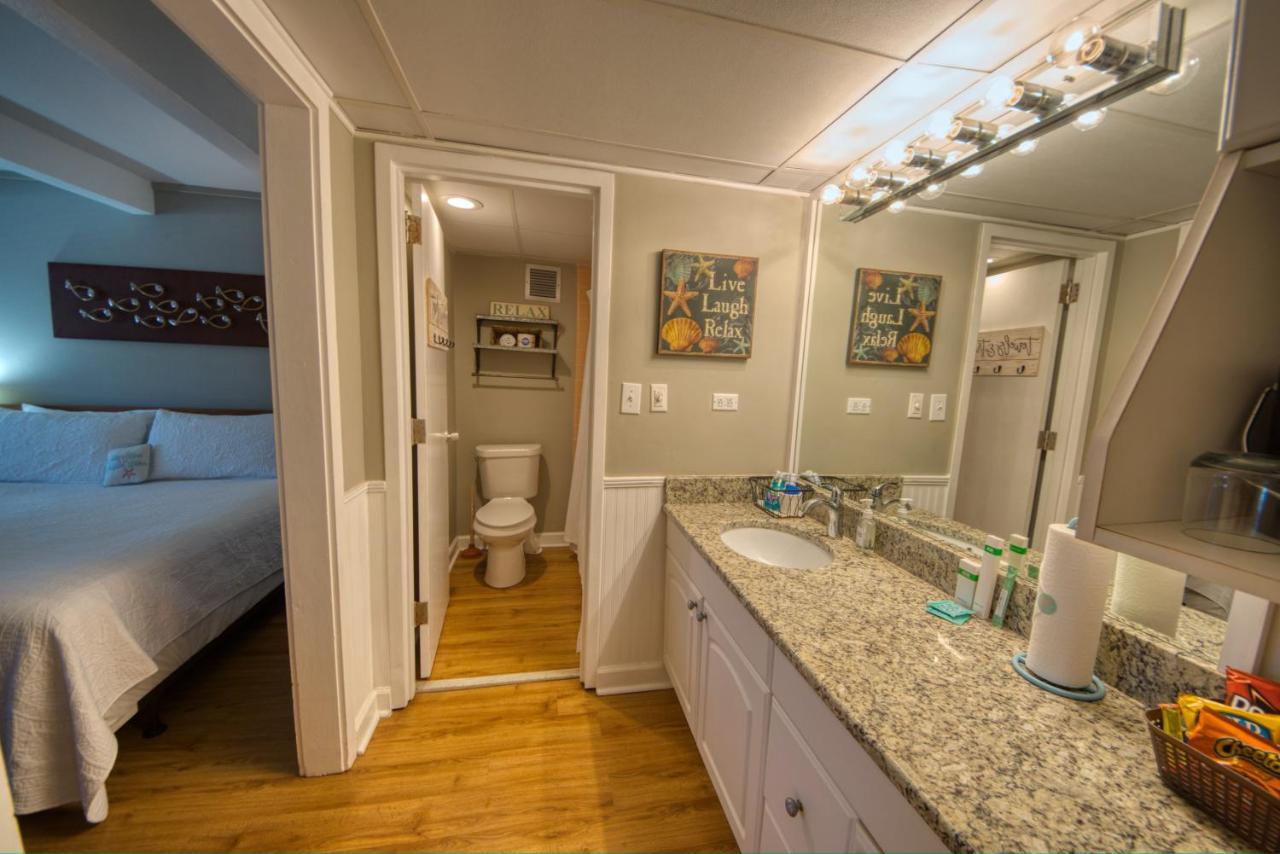 Waterway View Studio 2 W/ Pool, 1 Mile To Wrightsville Beach ウィルミントン エクステリア 写真